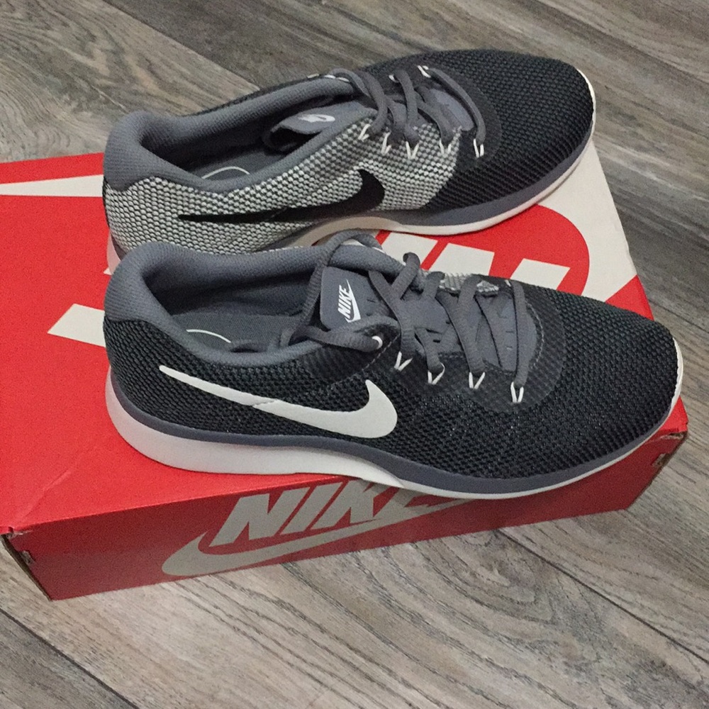 Nike- tanjun racer NWT